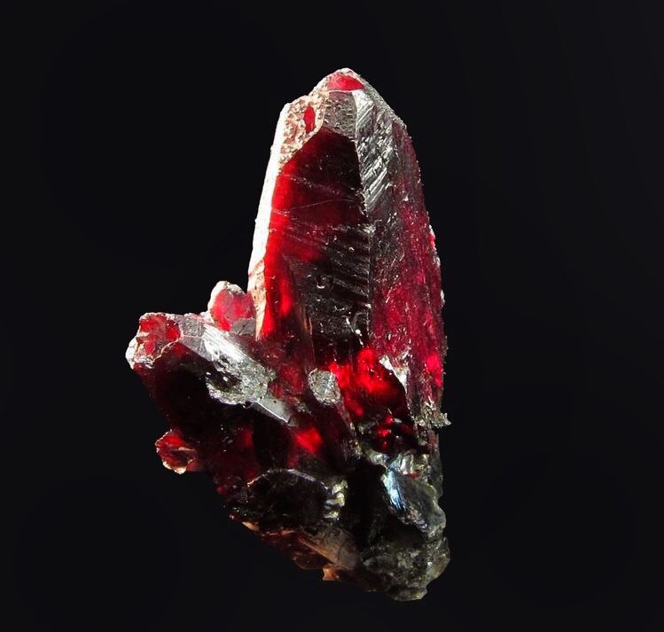 Rubi — variedade vermelha do mineral coríndon