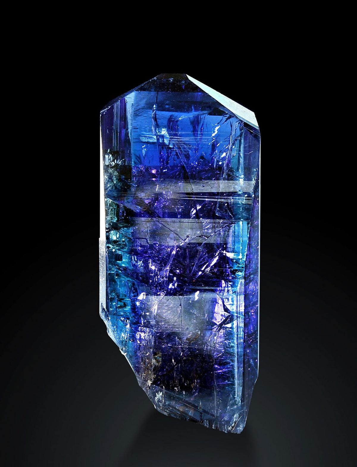 Tanzanita — variedade azul-violeta do mineral zoisita